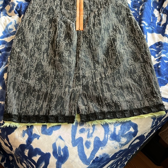 Elie Tahari Cocktail Sheath Dress Black & White with neon pops of color Sz. 12 - Picture 4 of 12